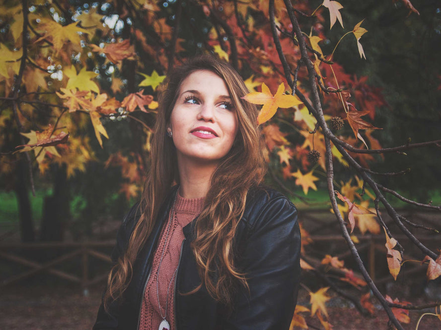 6 Daily Habits to Keep Your Hair Healthy in Autumn