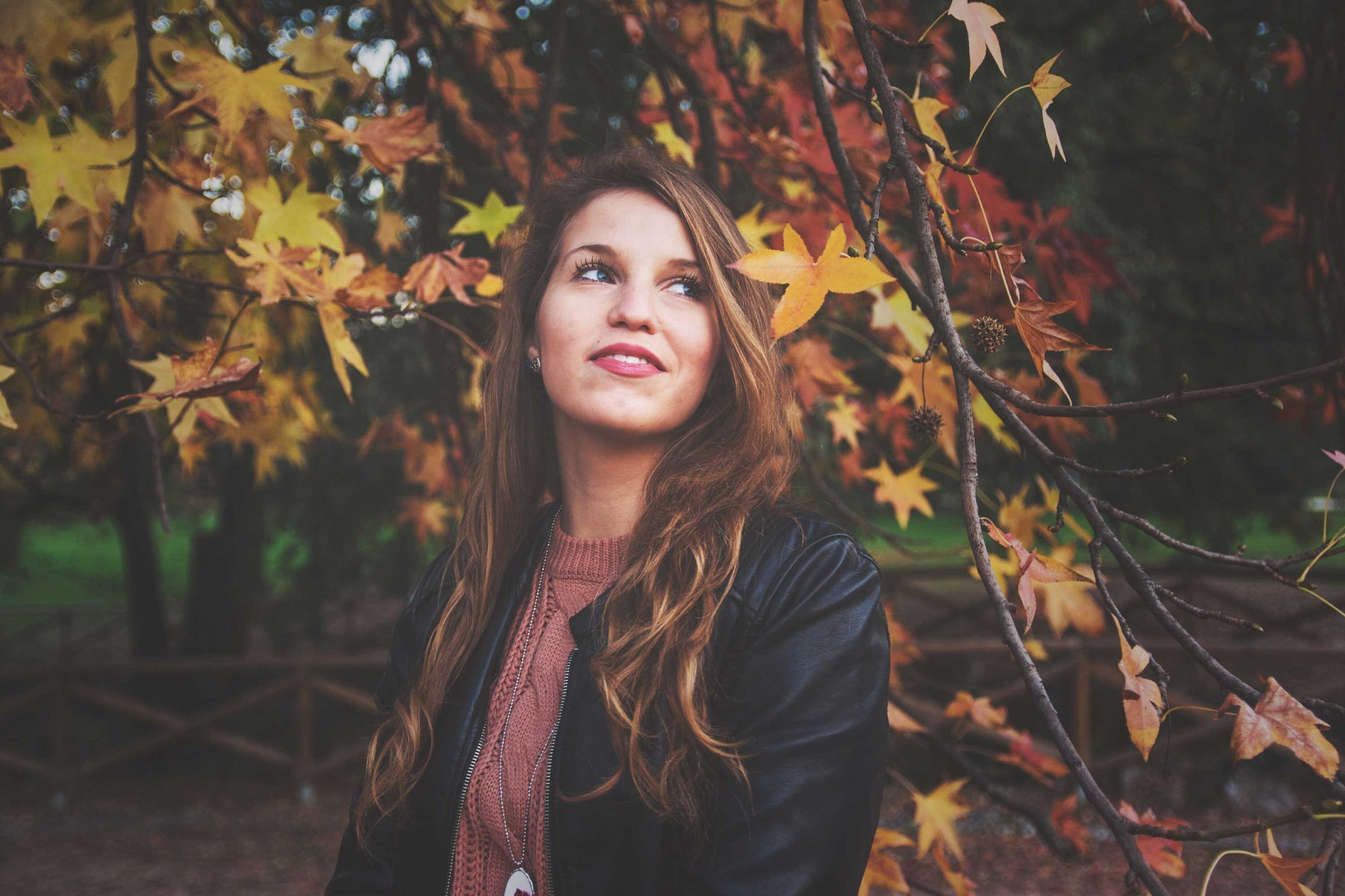 6 Daily Habits to Keep Your Hair Healthy in Autumn