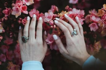 Ridged nails: how to recognize them